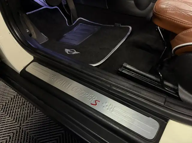 Mini Hatch view 22