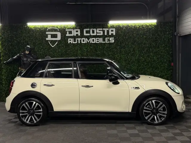 Mini Hatch view 8