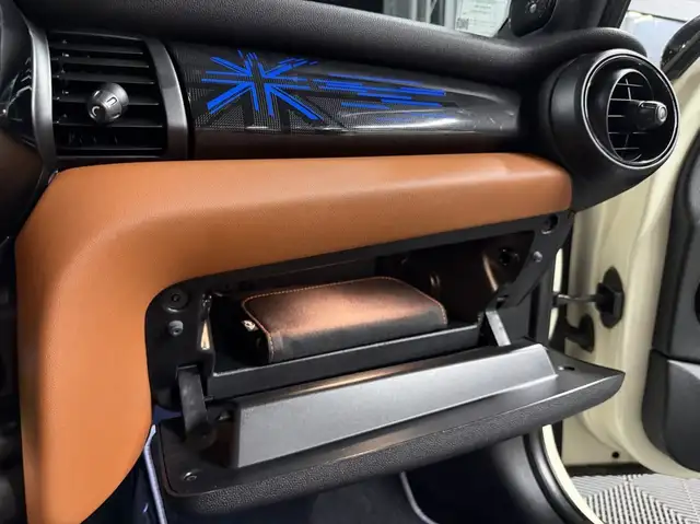 Mini Hatch view 17