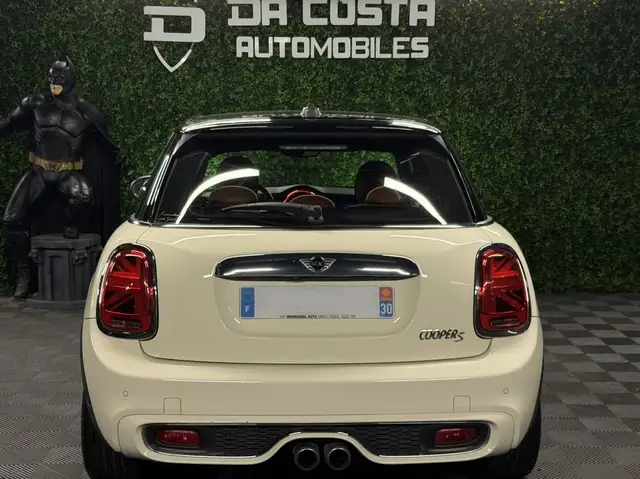Mini Hatch view 6