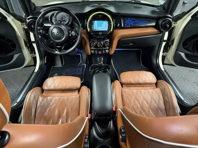 Mini Hatch view 12