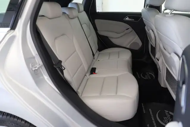 Mercedes-Benz B Class view 12