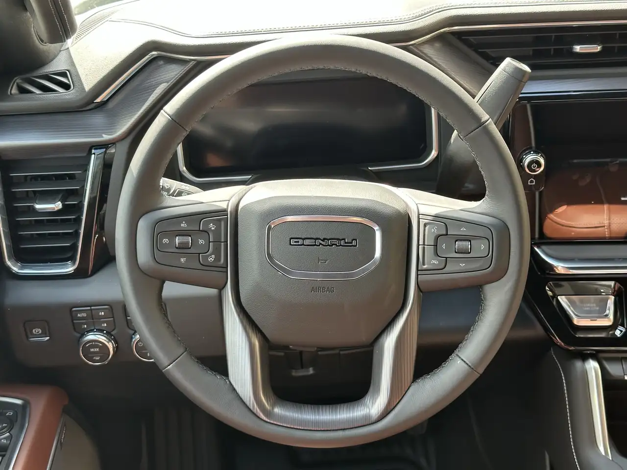 GMC Sierra 3500HD снимка GMC Sierra 3500HD