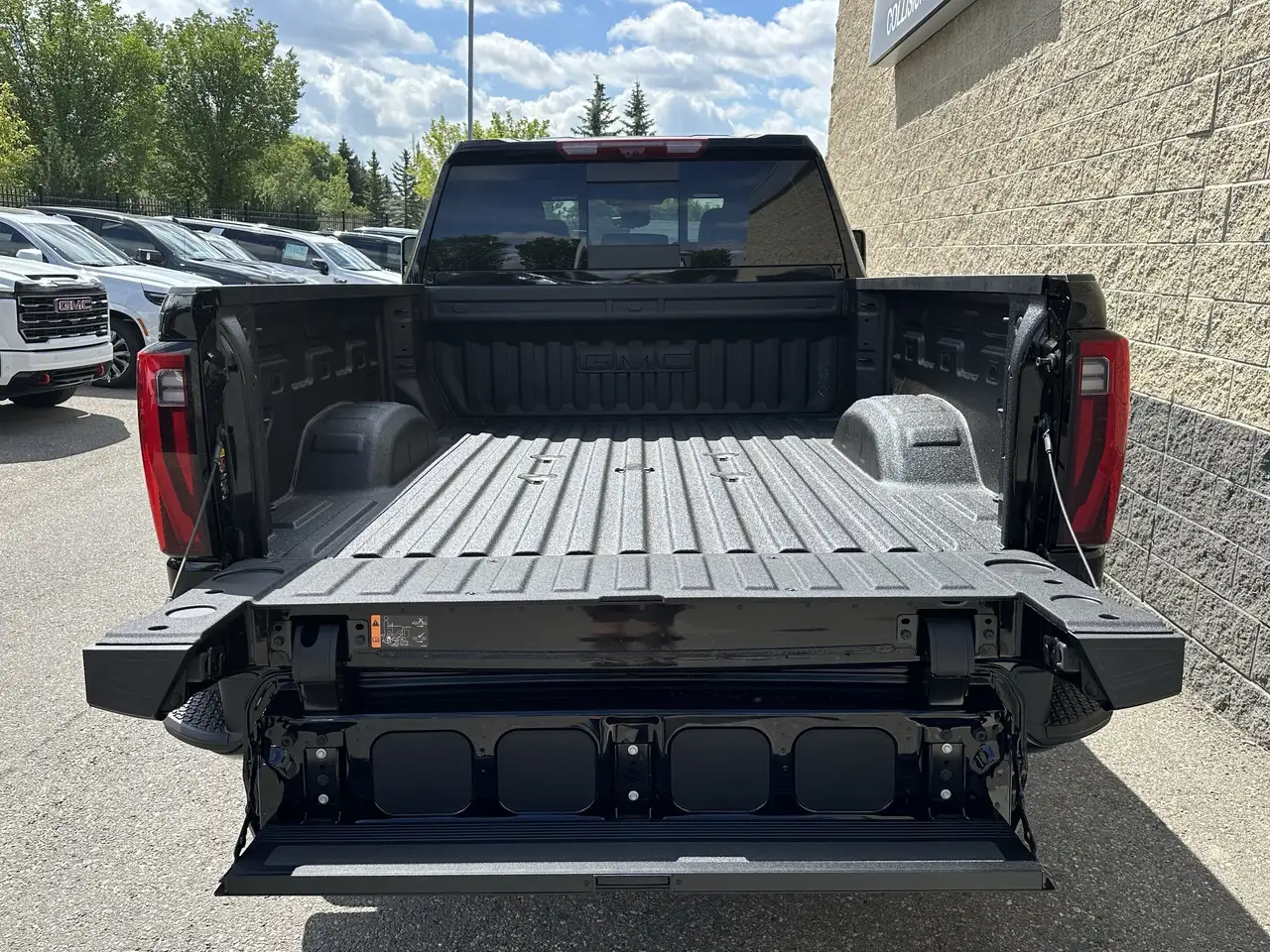GMC Sierra 3500HD снимка GMC Sierra 3500HD