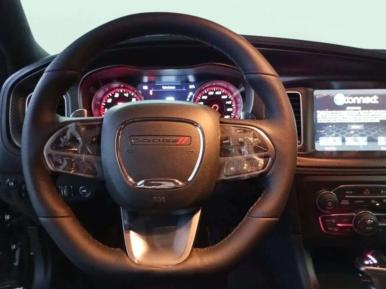 Dodge Charger 2022 — фото 15