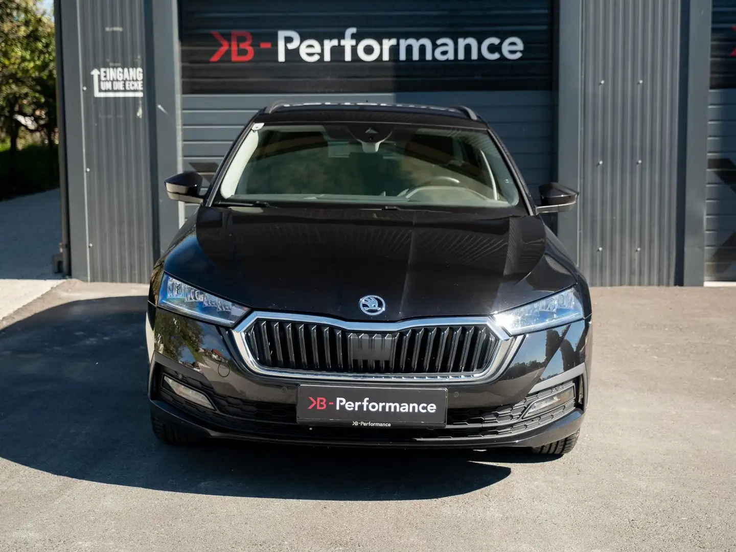 Skoda Octavia Combi 2,0 TDI Ambition DSG KESSY/ SHZ / LED / NAVI Zwart - 2