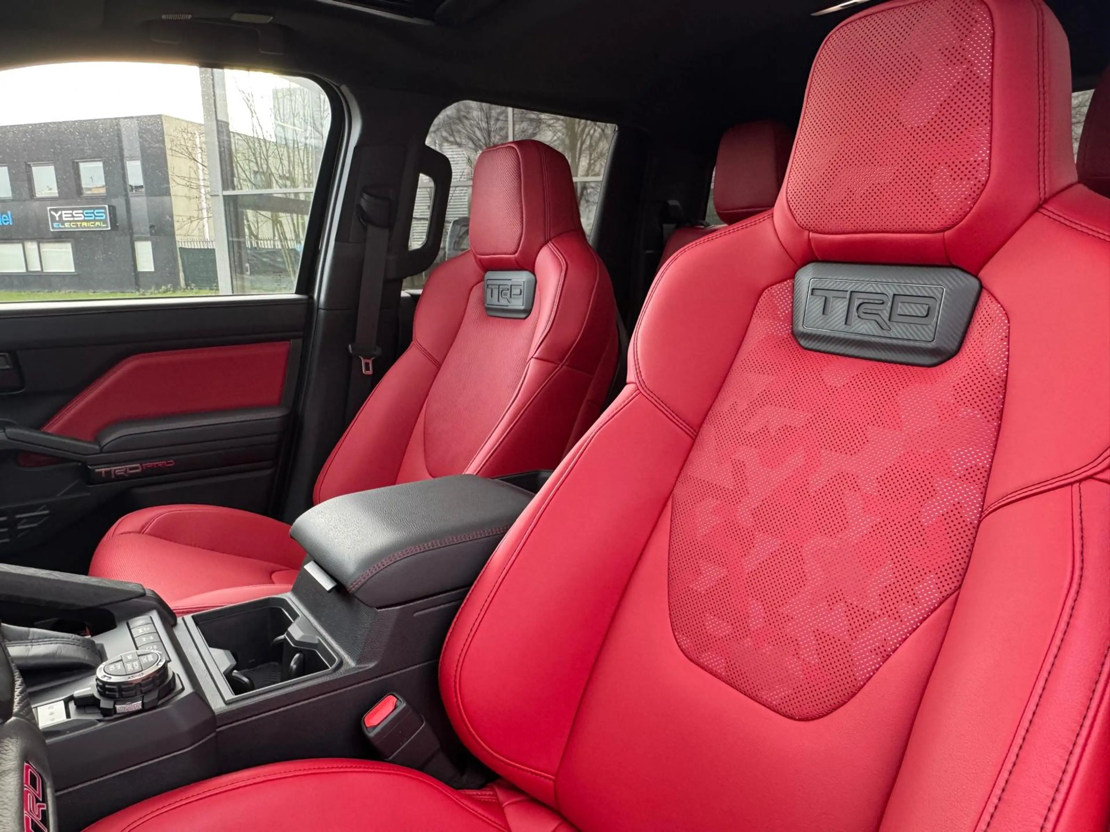 Toyota Tacoma 2.4L Hybrid TRD PRO — photo 9