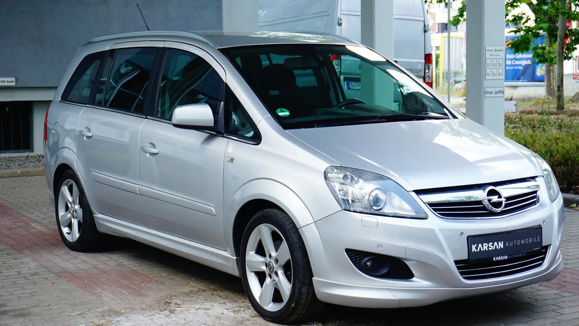 Opel Zafira Family Plus/2xPDC/SHZ/AUX/XENON/7 SITZE/ Grijs - 2