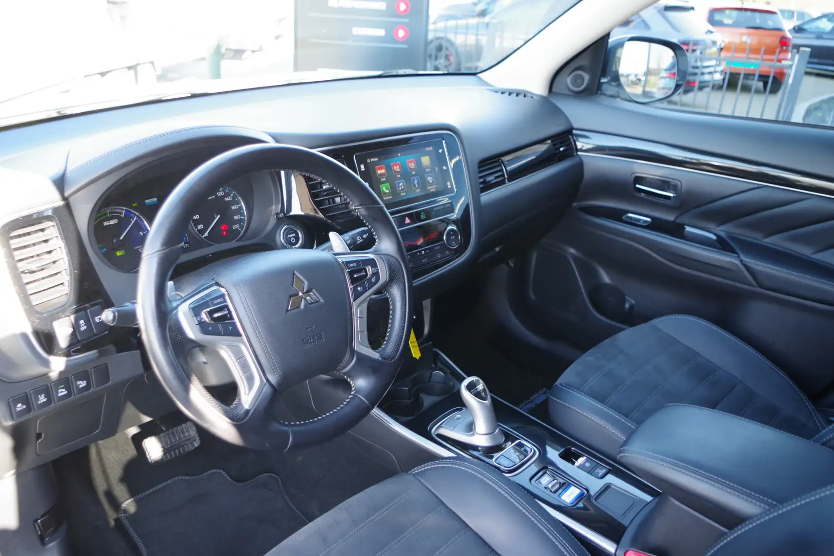 Mitsubishi Outlander 2.4 PHEV Pure+, Leder-Alcantara, Adap. Cruise Cont Wit - 2