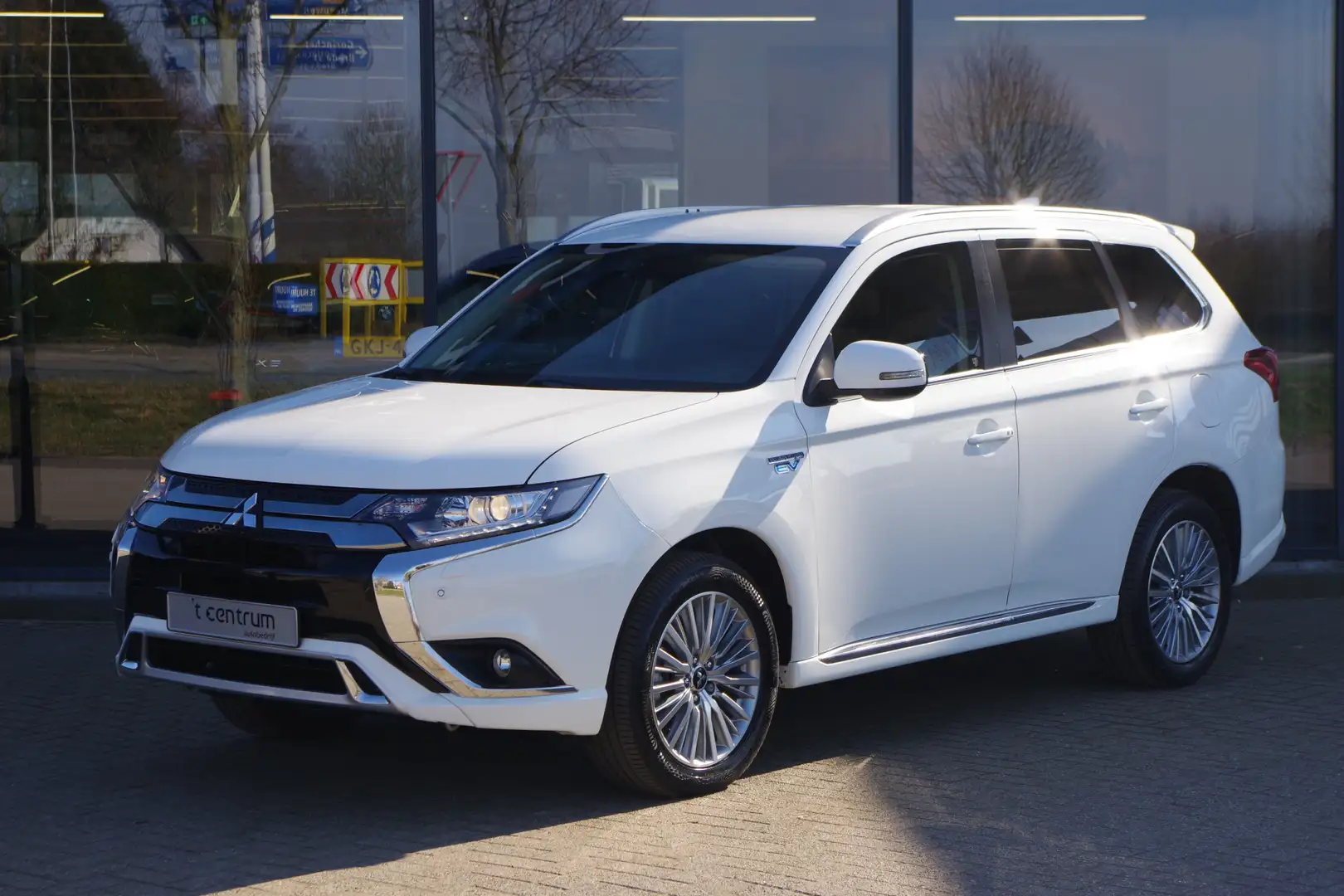 Mitsubishi Outlander 2.4 PHEV Pure+, Leder-Alcantara, Adap. Cruise Cont Wit - 1