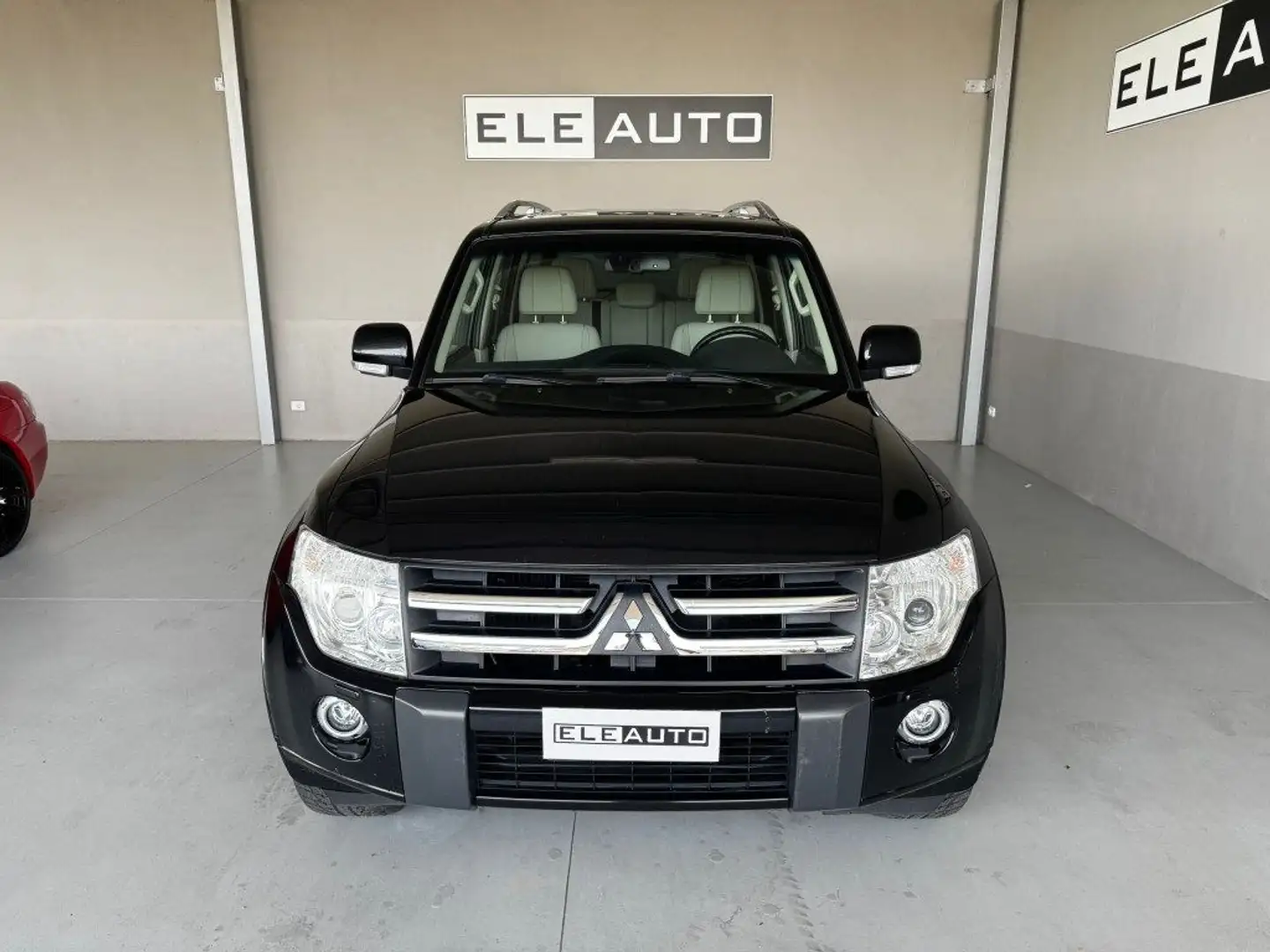 Mitsubishi Pajero 3.2 DI-D 16V aut. 7 Posti Instyle Uniprop. Tetto Nero - 2