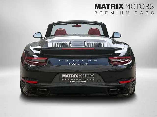 Porsche 911 view 10