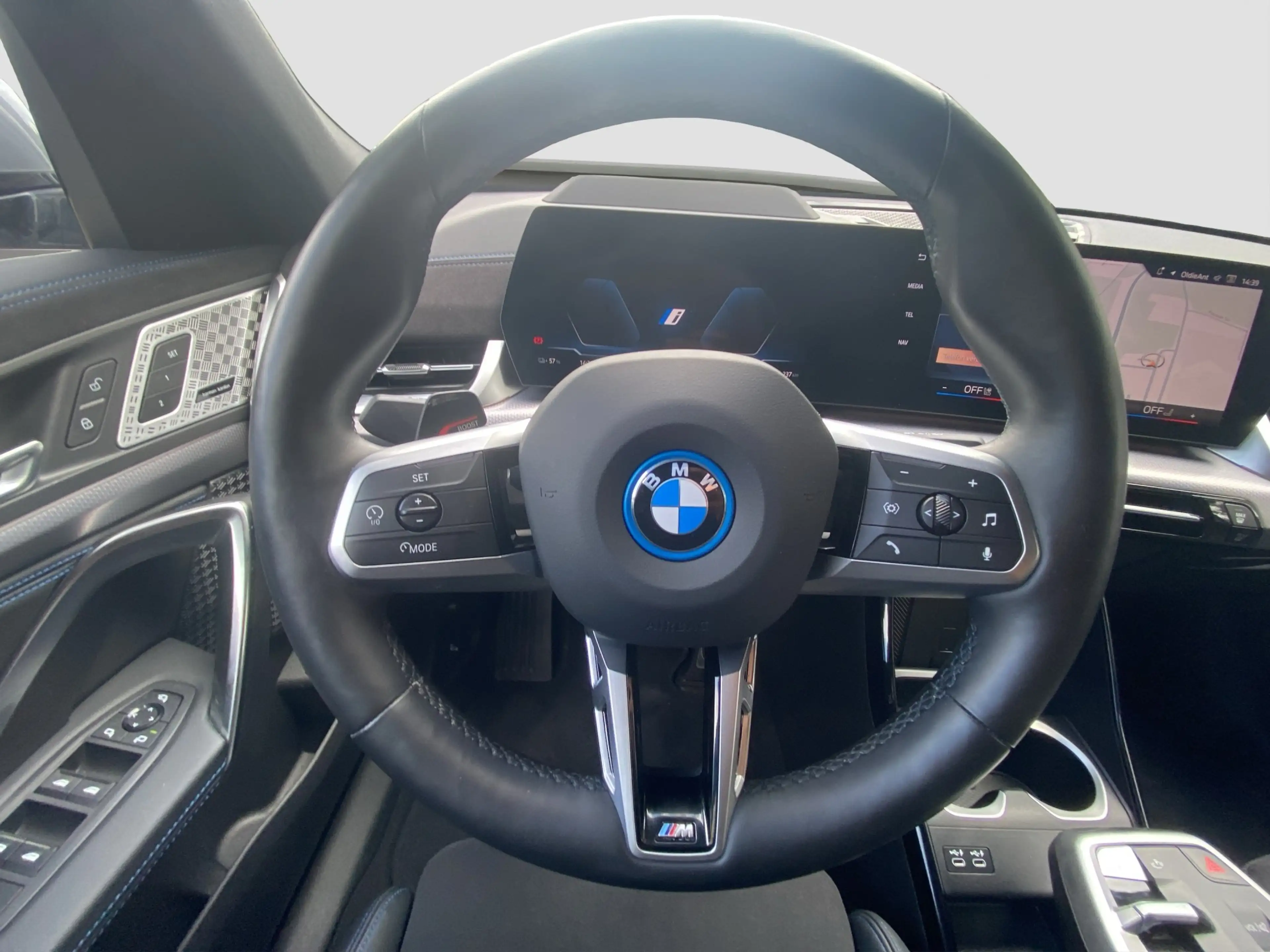 BMW iX2 xDrive30 M-Sport ACC SpurAss 360° AHK — photo 13