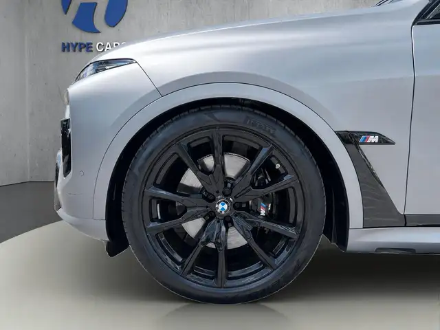 BMW X7 view 10