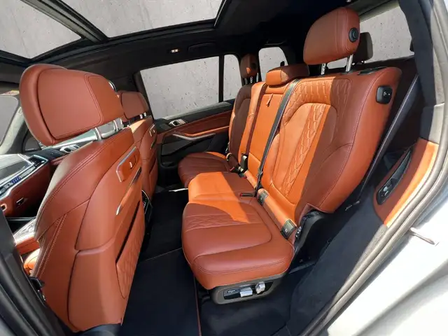 BMW X7 view 15