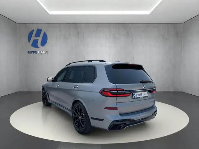 BMW X7 view 5