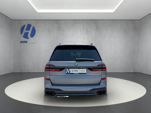 BMW X7 view 8