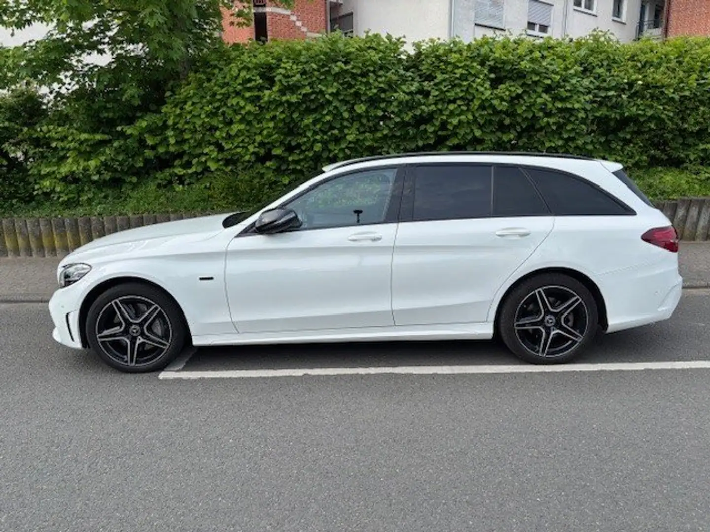 Mercedes-Benz C 300 C-Klasse T-Modell Plugin Hybrid e T 9G-TRONIC AMG Weiß - 1