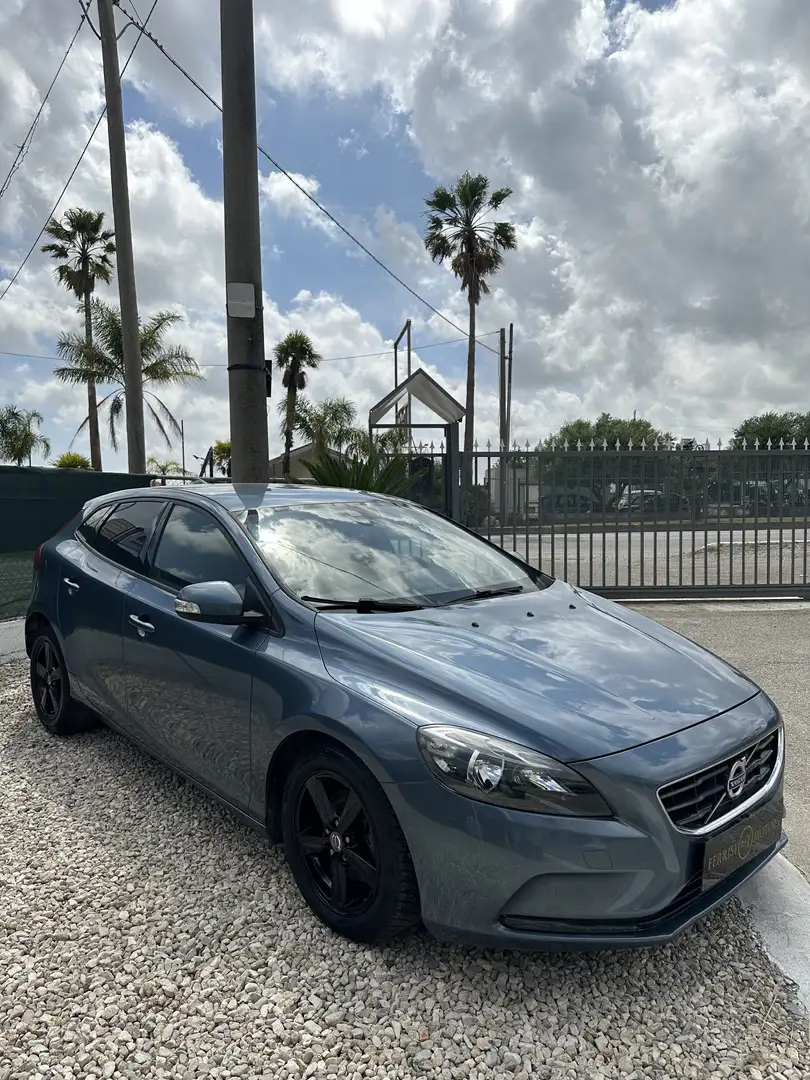 Volvo V40 1.6 d2 R-design Kinetic (r-design) - 1