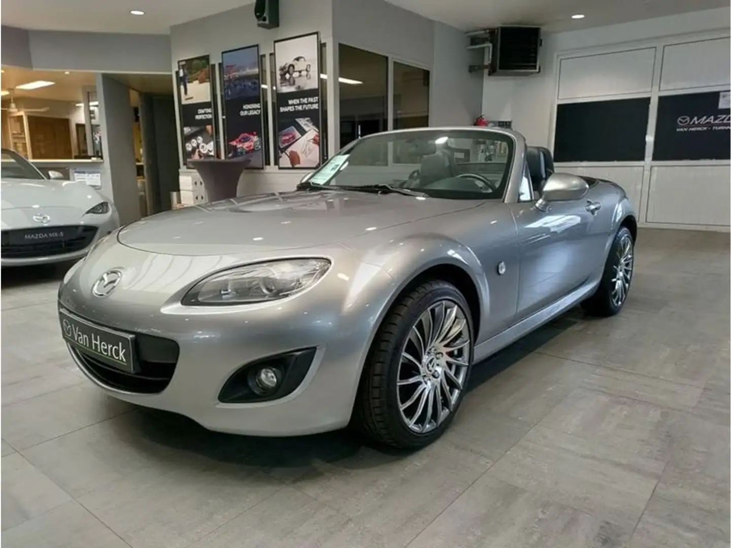 Mazda MX-5 16V Active (Soft Top) + Leather Grijs - 1