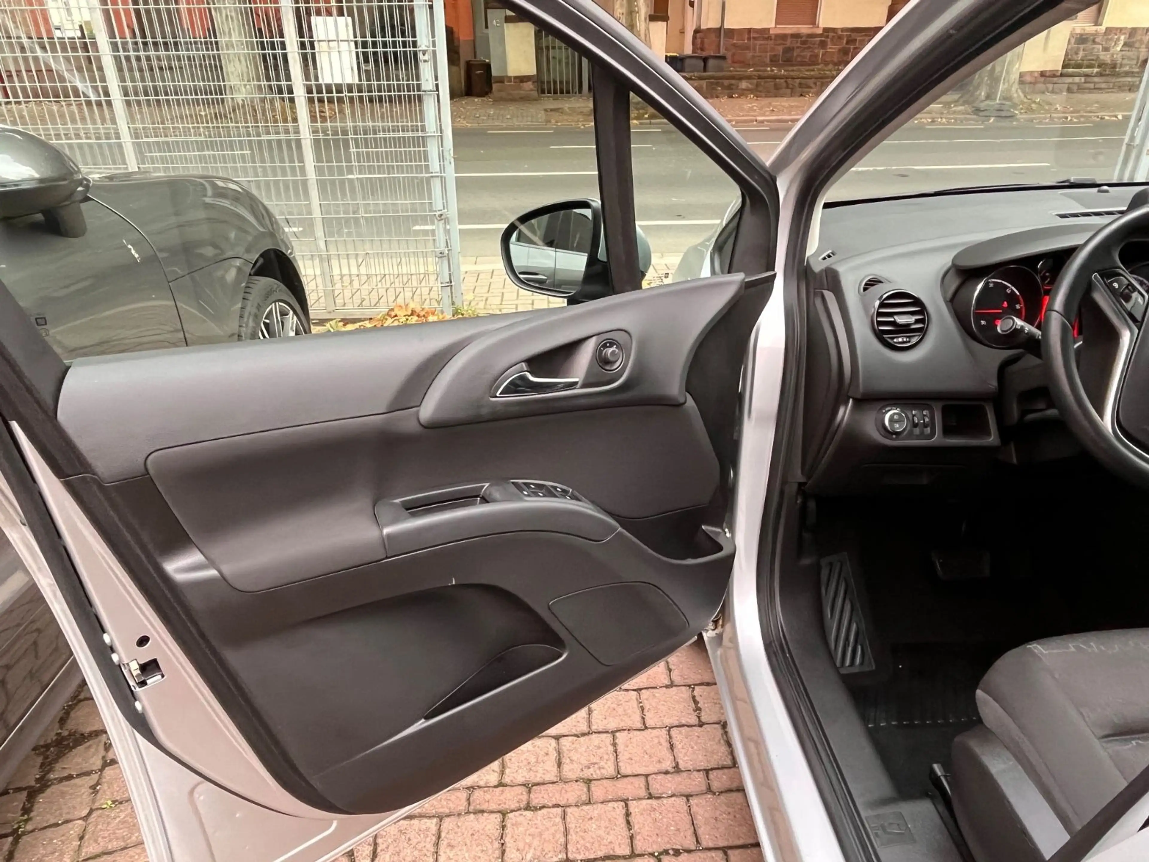 Opel Meriva B Design Edition Navi Klima Bluetooth — photo 11