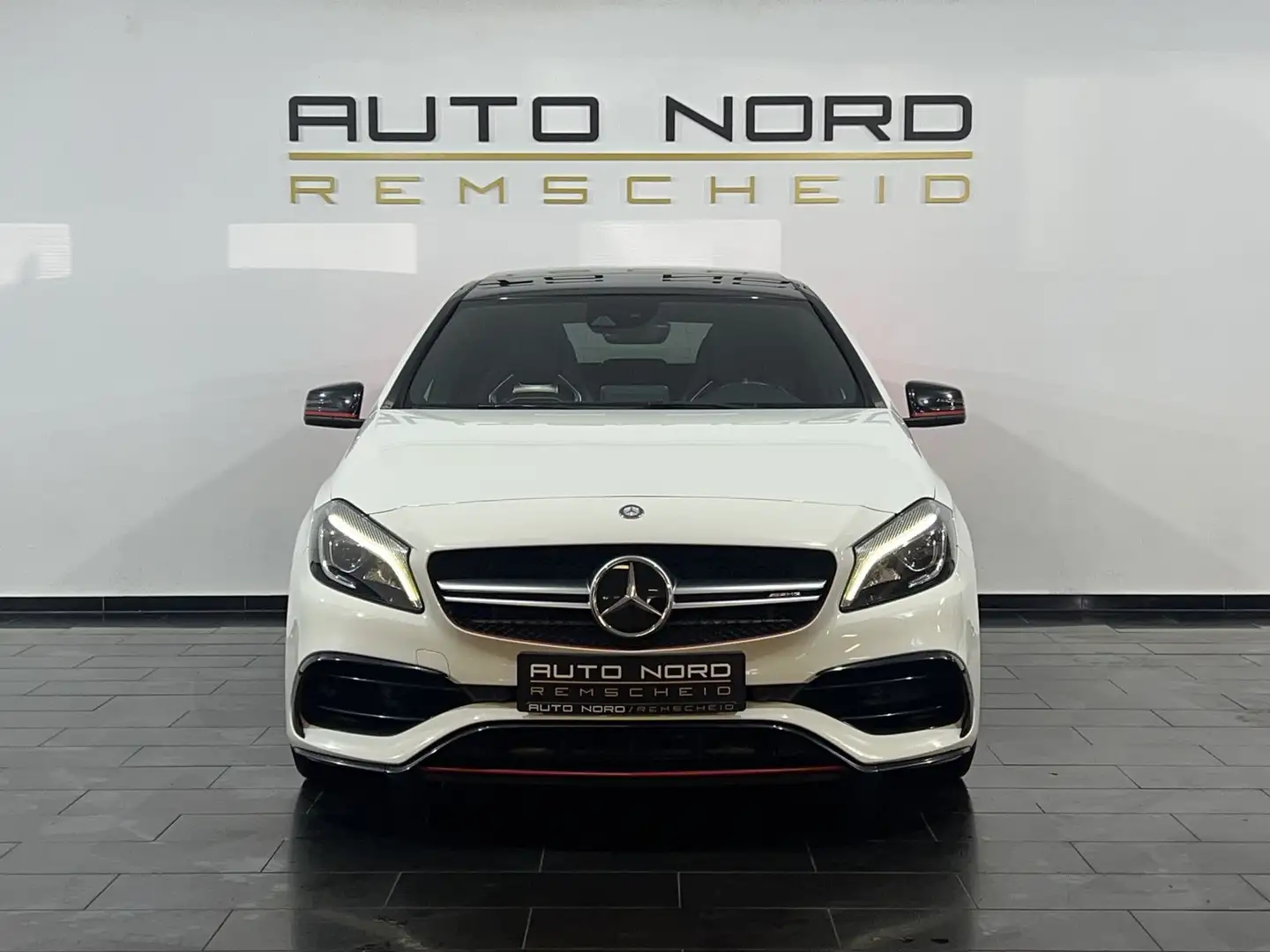 Mercedes-Benz A 45 AMG Weiß - 2