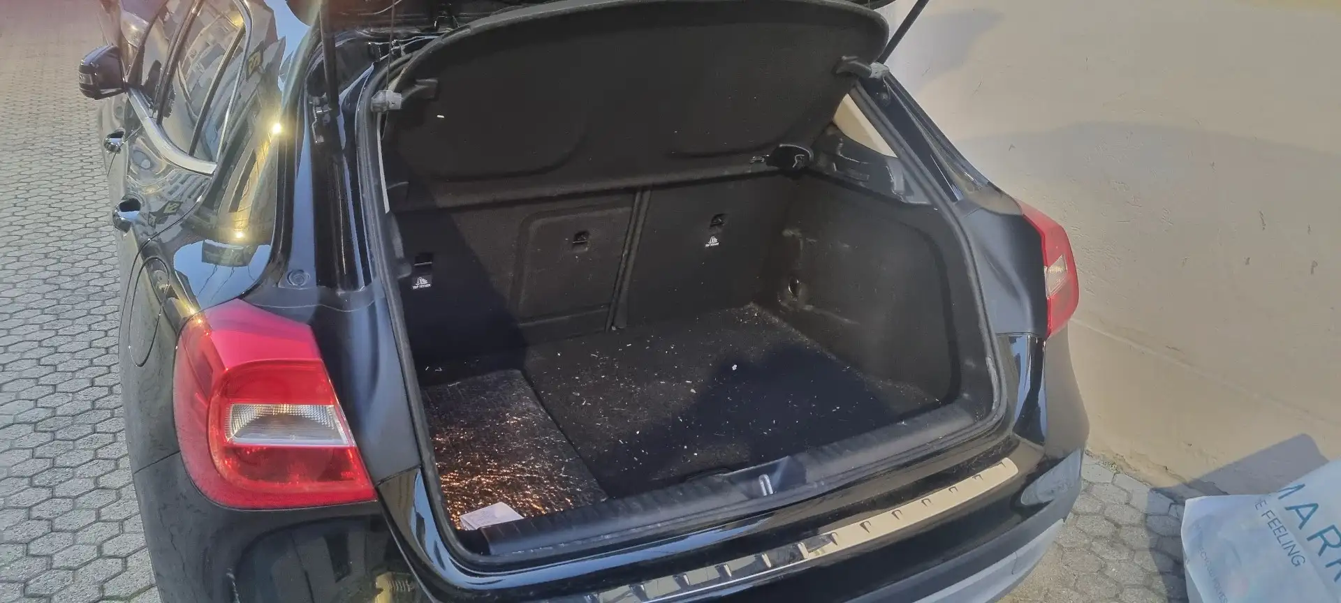 Mercedes-Benz GLA 180 GLA 180 d Business auto Nero - 2