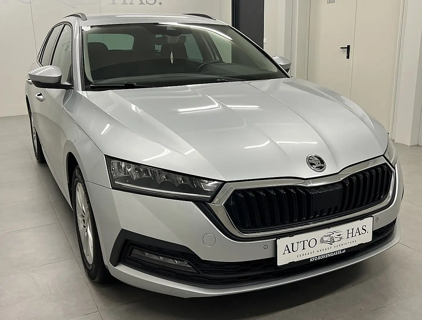 Skoda Octavia Combi 2,0 TDI Ambition *CarPlay*DAB+* Silber - 1