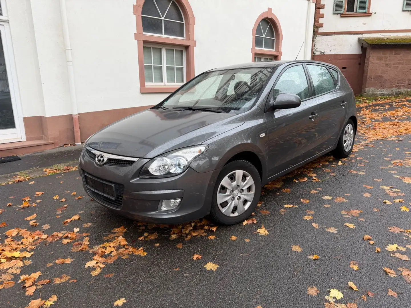 Hyundai i30 1.6 Comfort / AHK / Klima / TÜV Grau - 1