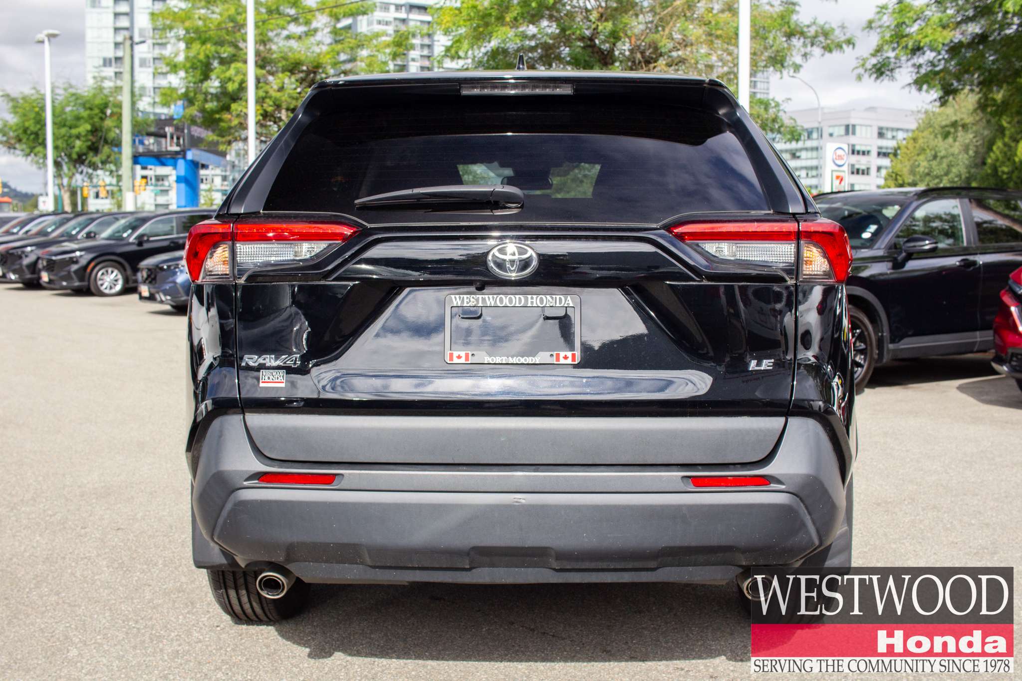 2022 Toyota RAV4 LE — снимка 1