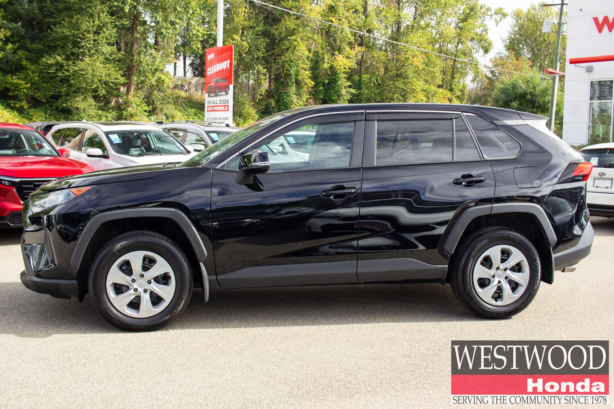 2022 Toyota RAV4 LE — снимка 1