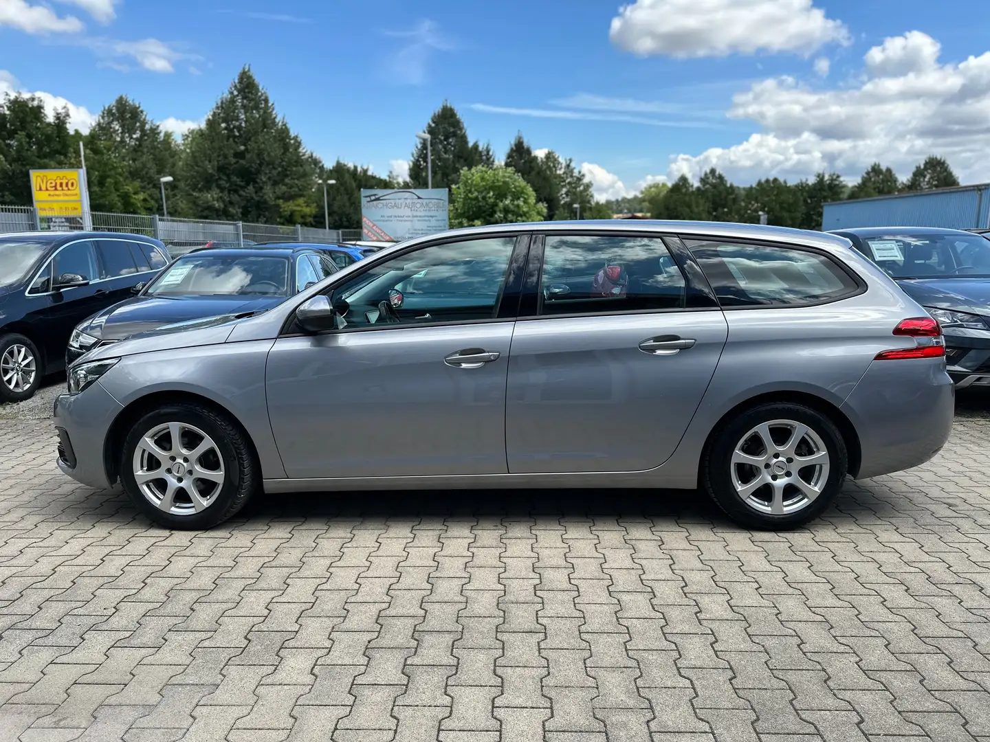 Peugeot 308 SW 1.5 BlueHDI*TüV Neu*AHK*Navi*Tempo*Klimaauto Grau - 2