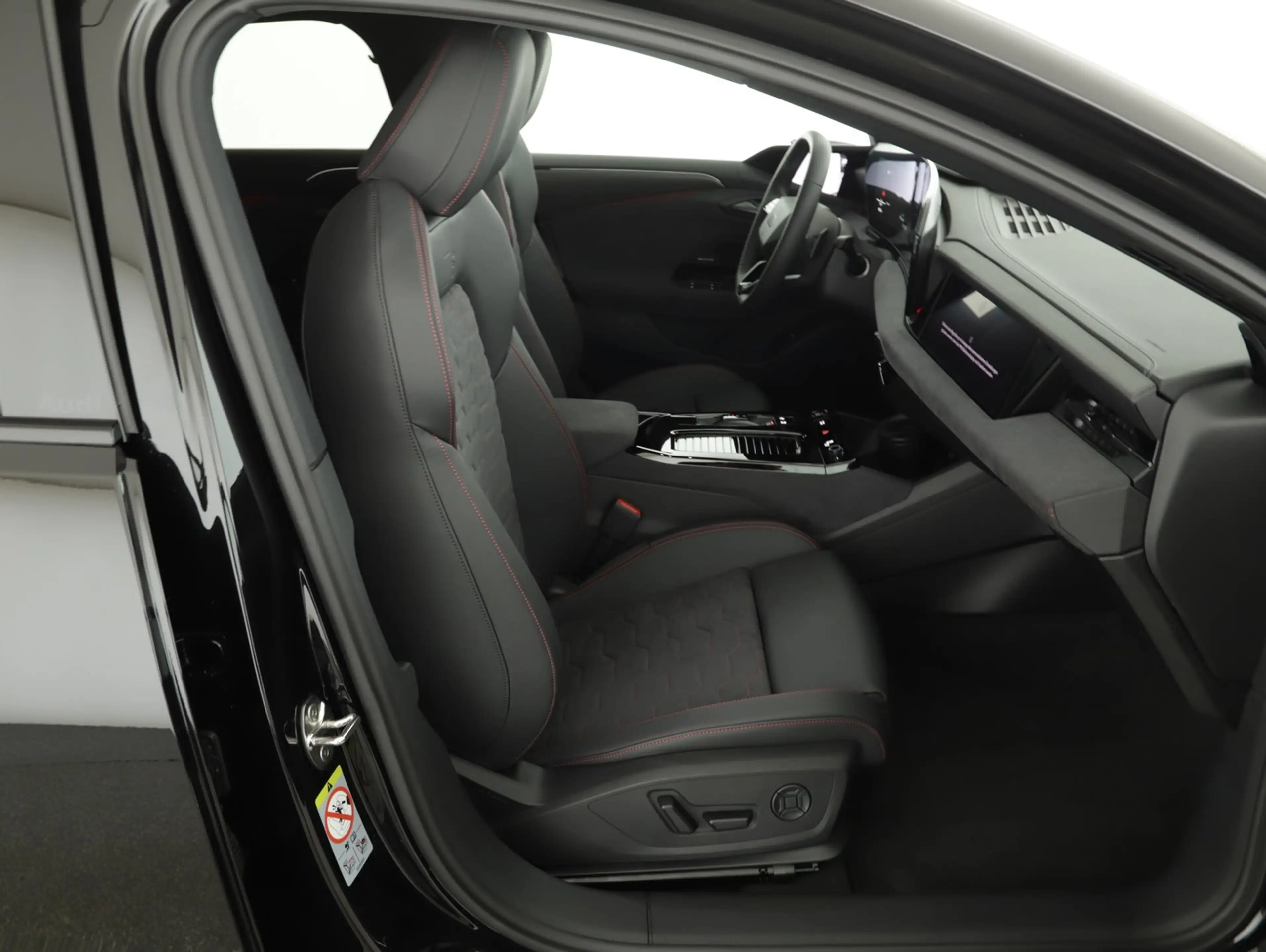 Audi S6 e-tron e-tron — photo 8