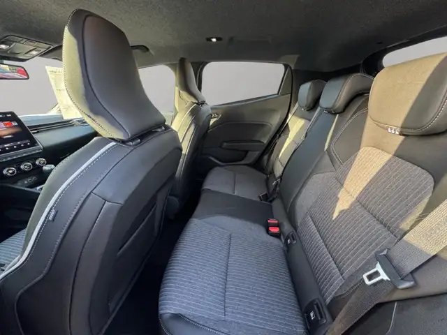 Mitsubishi Colt view 10