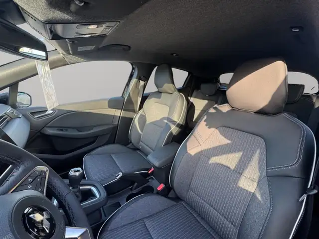 Mitsubishi Colt view 9
