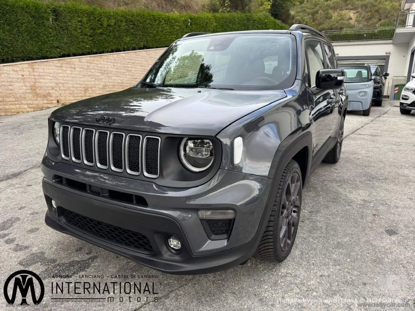 Jeep Renegade 1.5 T4 MHEV Limited Grau - 1