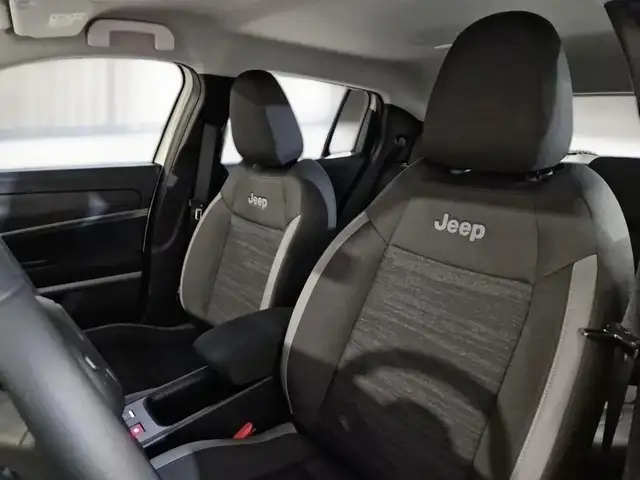 Jeep Avenger view 9