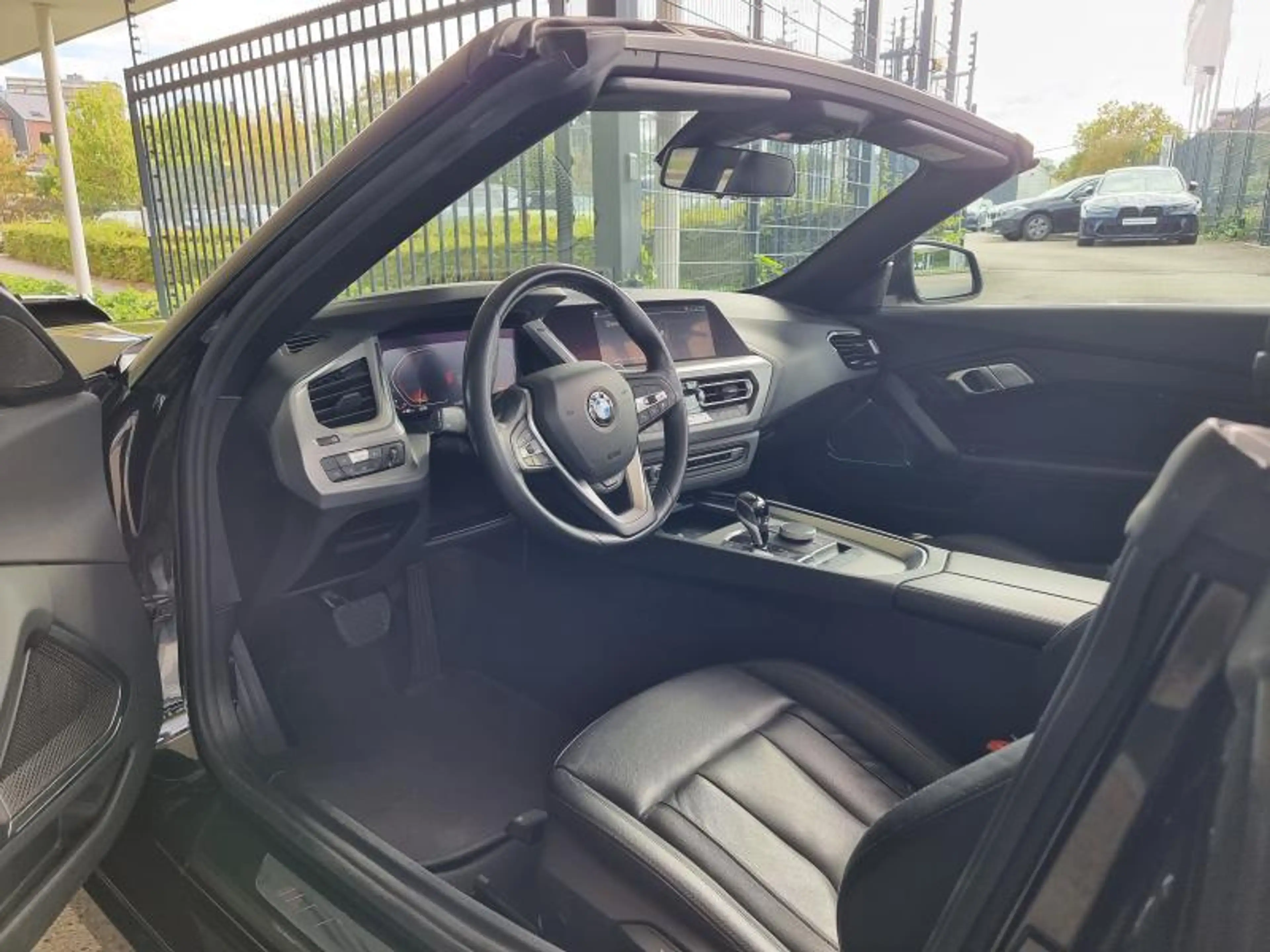 BMW Z4 sDrive 20i M Sport — photo 11