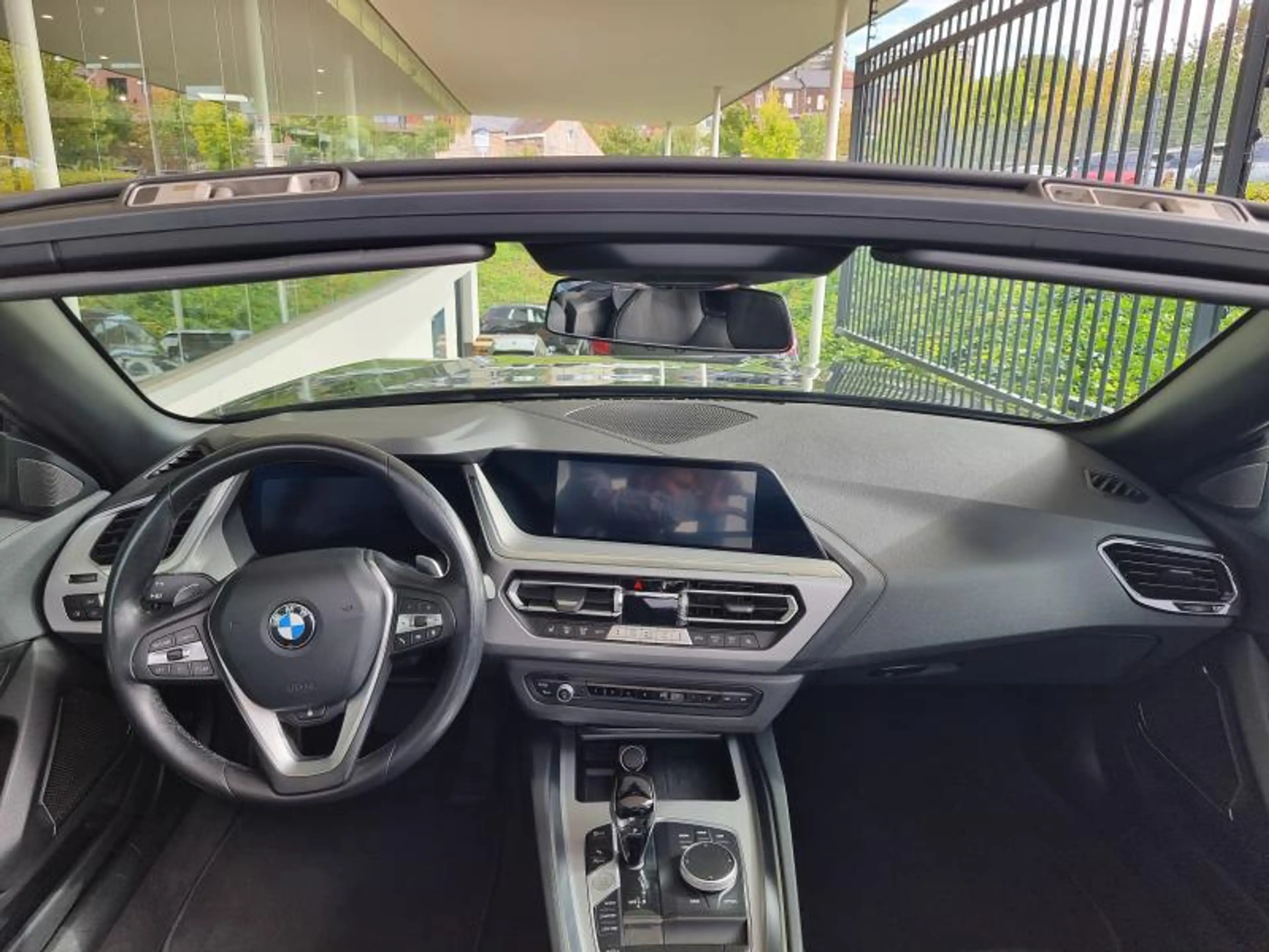 BMW Z4 sDrive 20i M Sport — photo 13