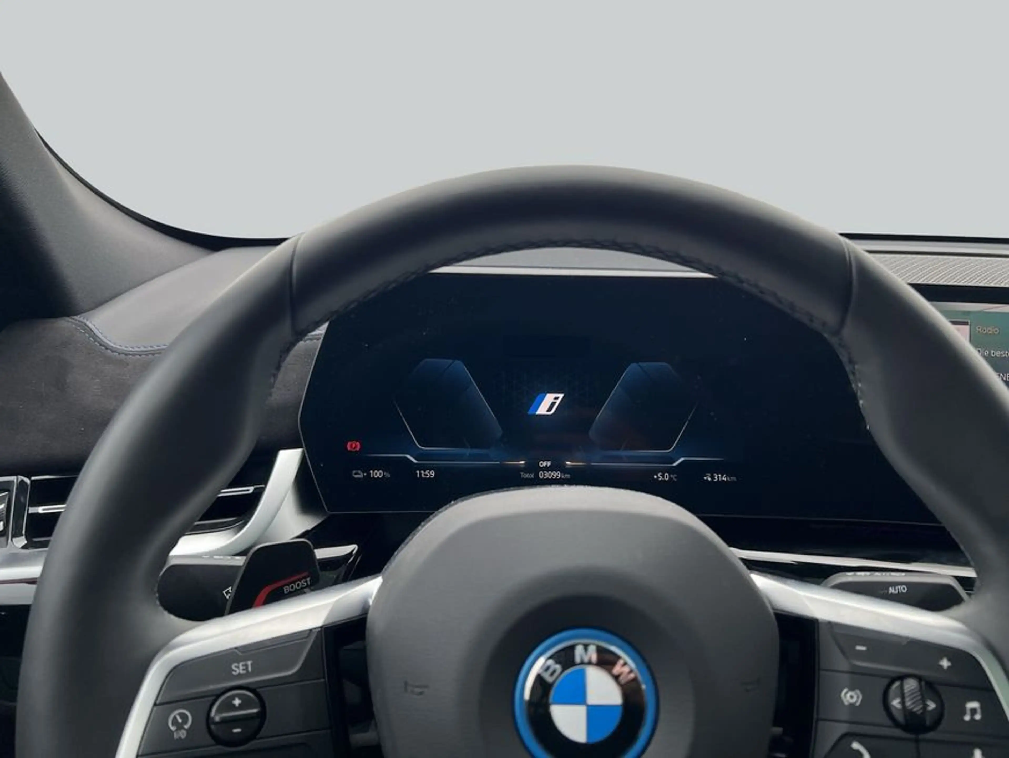 BMW iX2 xDrive30 — photo 14
