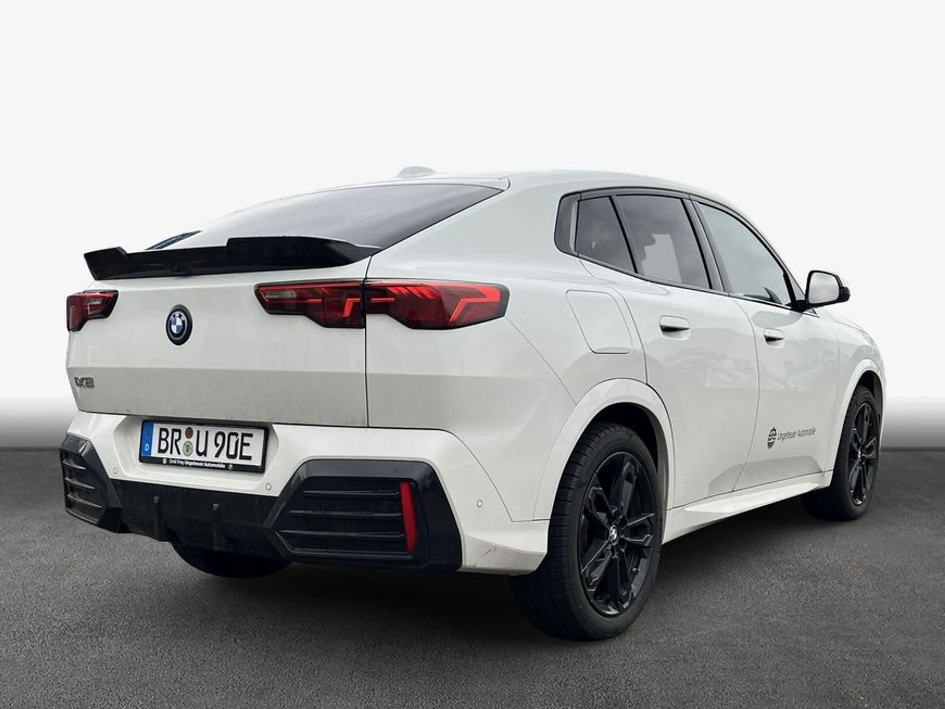 BMW iX2 xDrive30 — photo 2