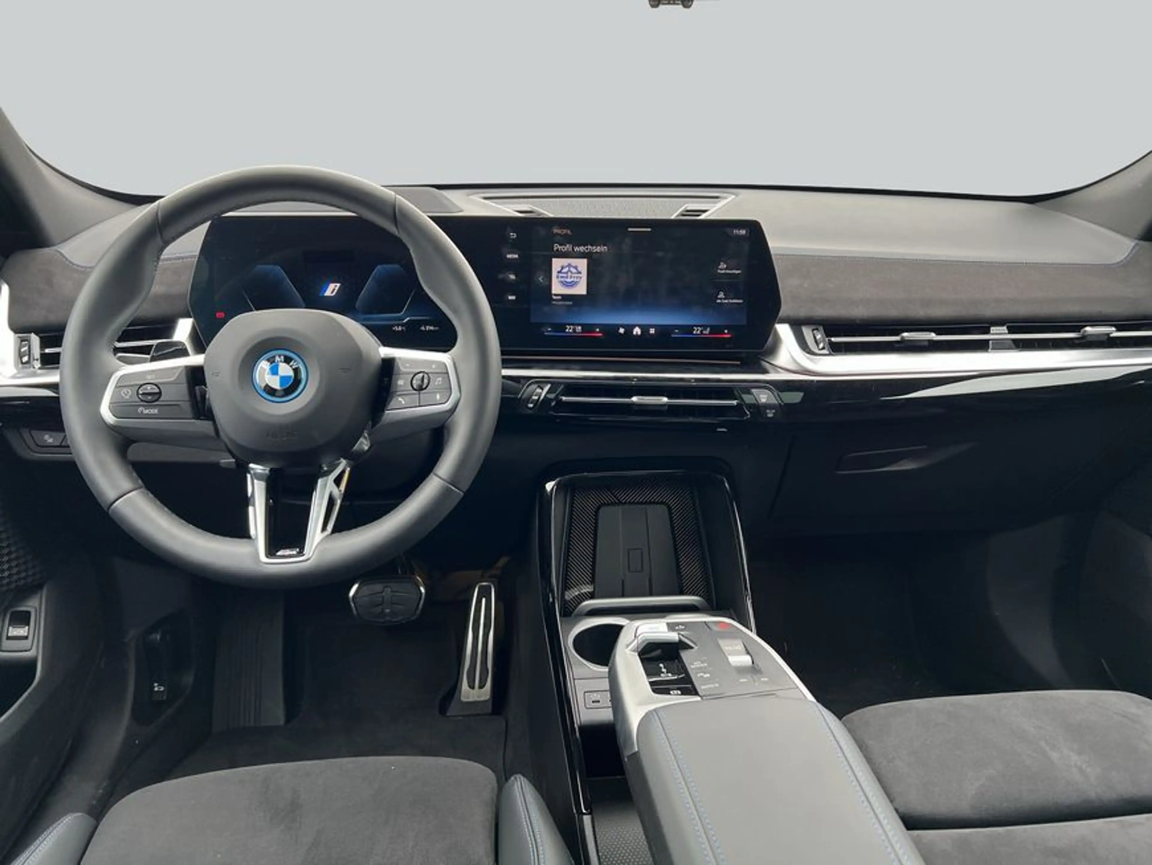 BMW iX2 xDrive30 — photo 12