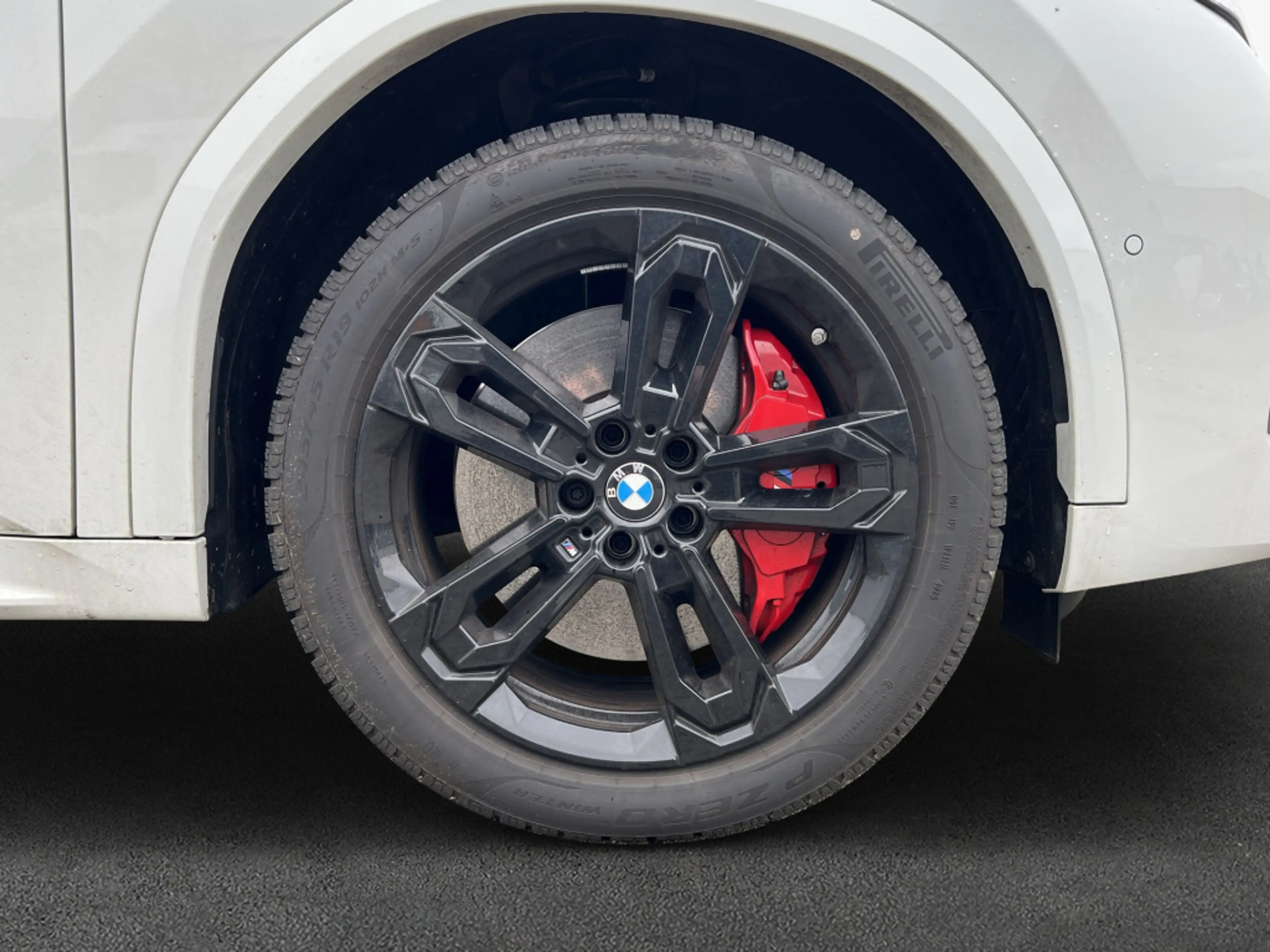 BMW iX2 xDrive30 — photo 9