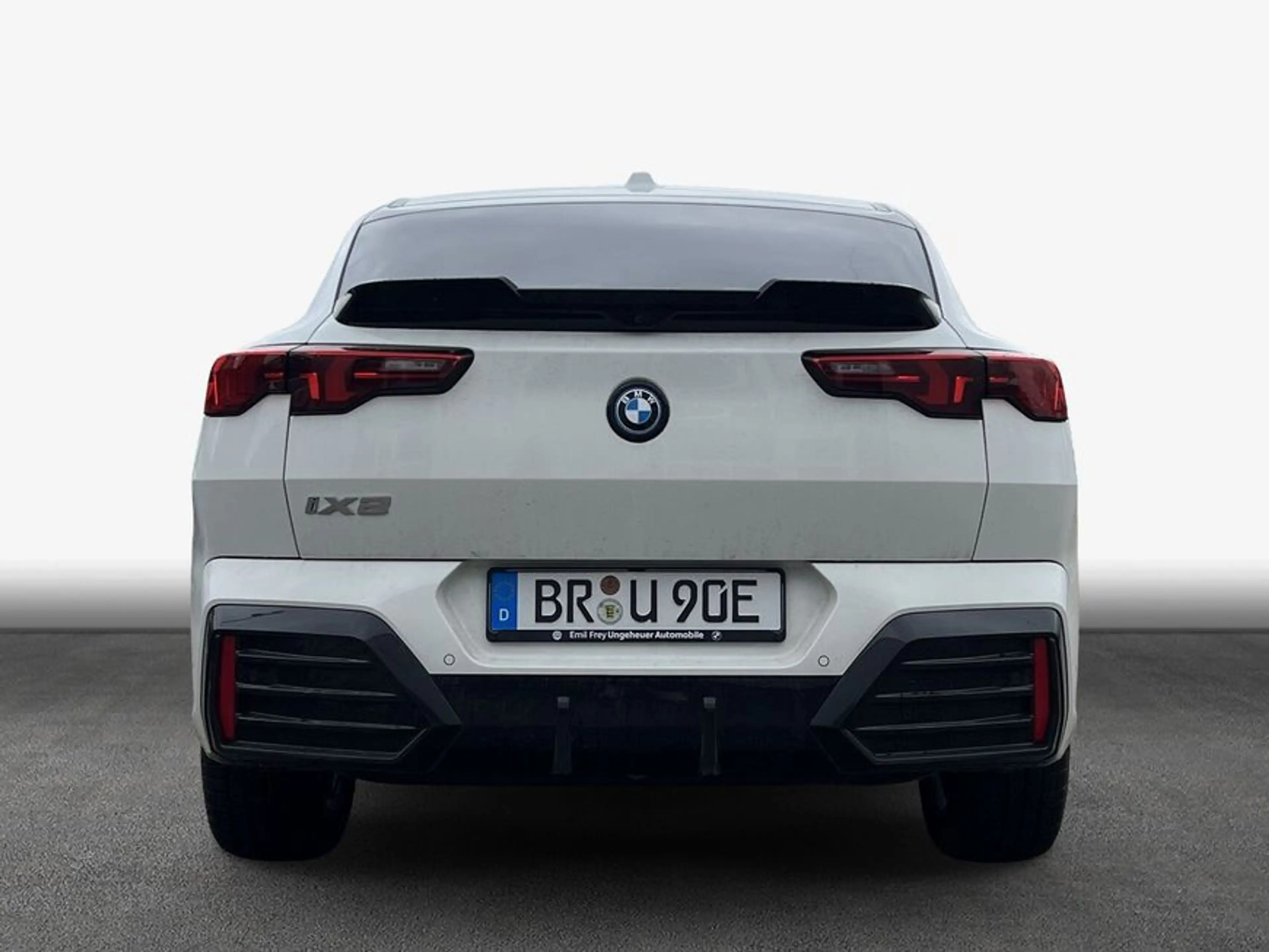 BMW iX2 xDrive30 — photo 6