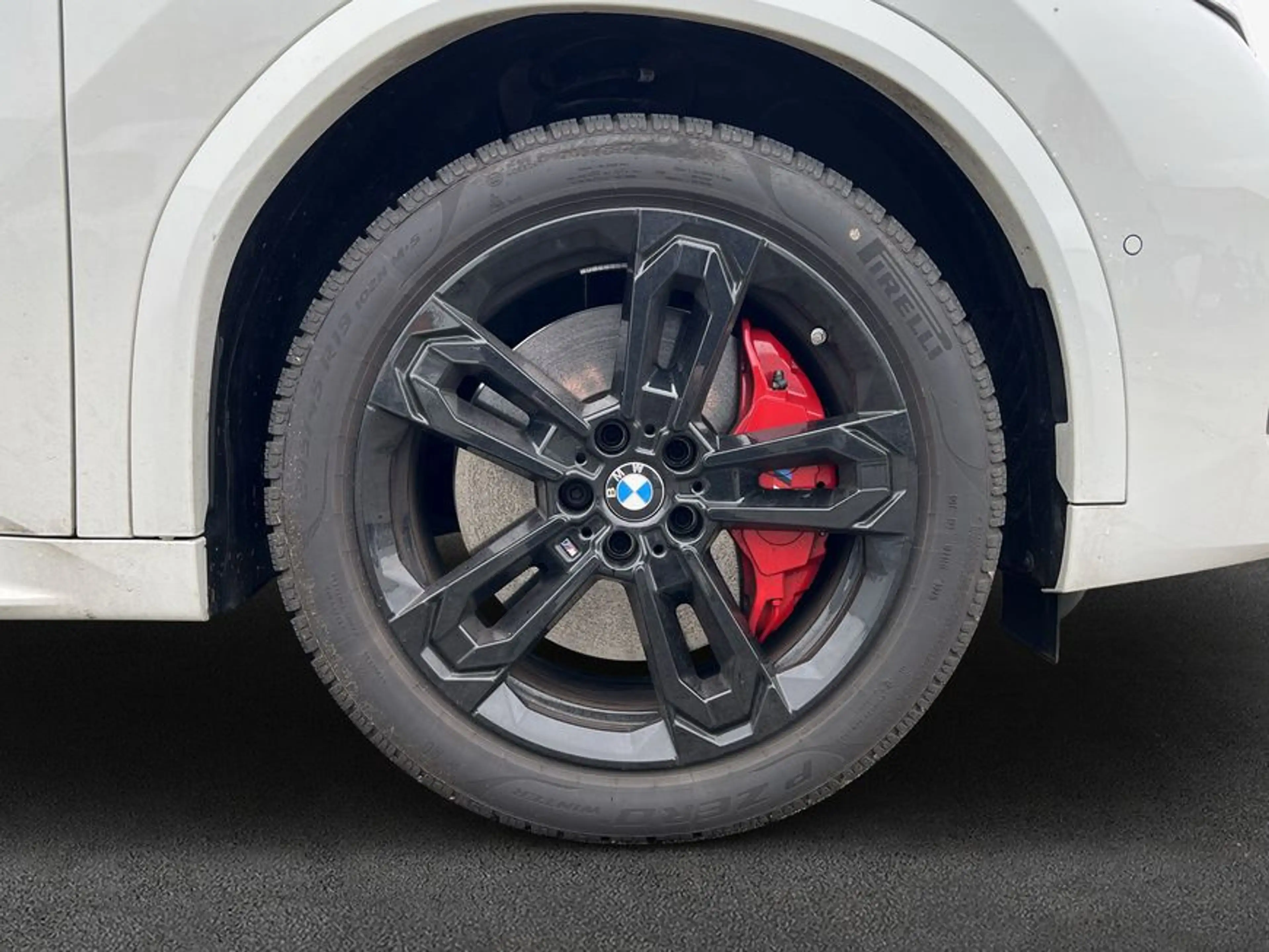 BMW iX2 xDrive30 — photo 8