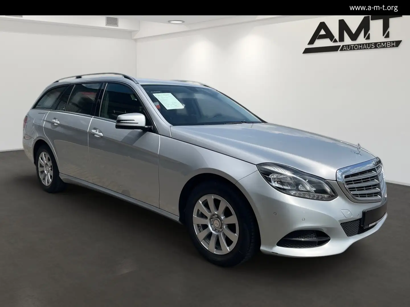 Mercedes-Benz E 200 E 200 T-Modell AHK + Navi + LED + AUTOM. Silber - 2