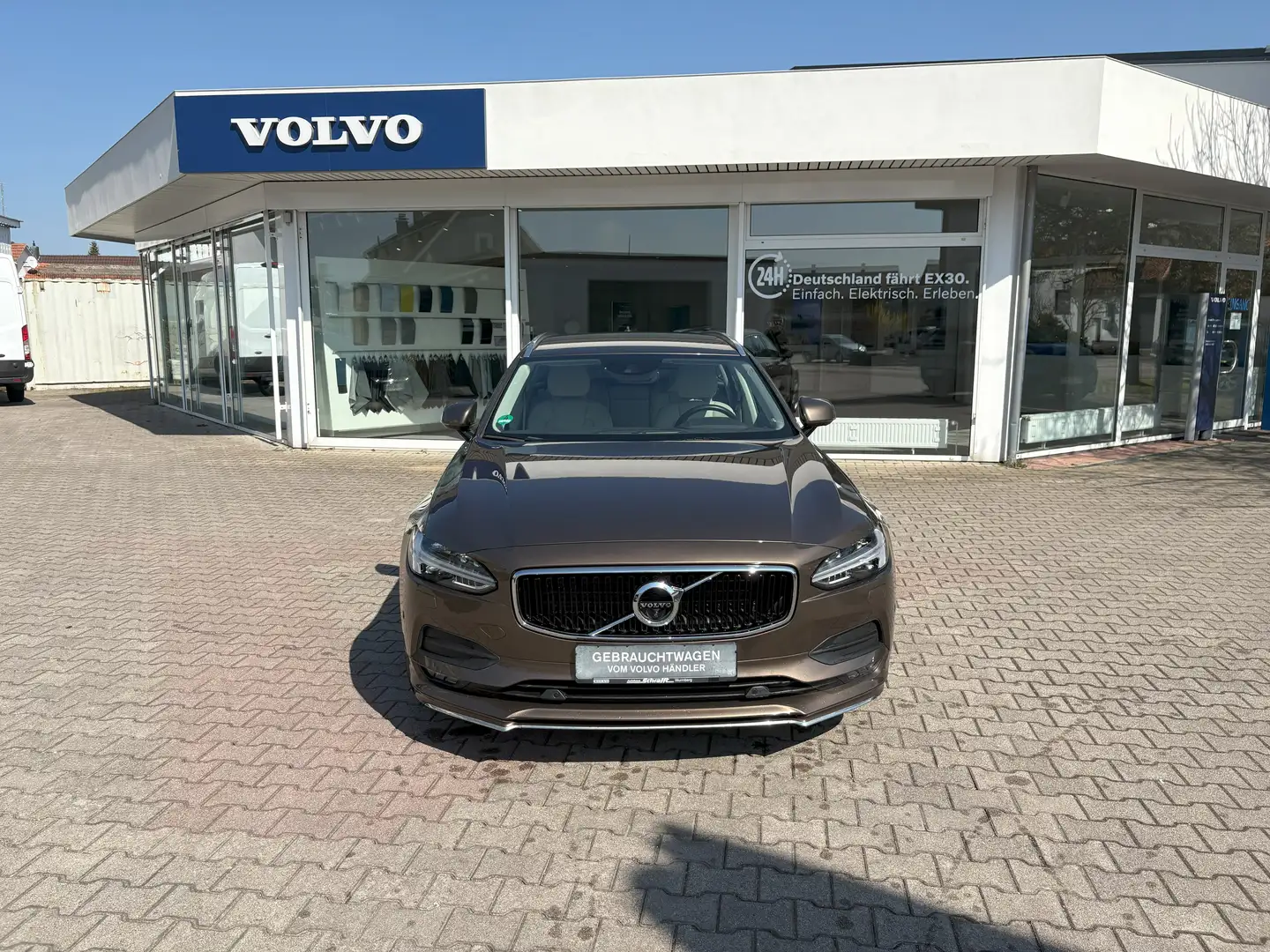 Volvo V90 Momentum Braun - 1