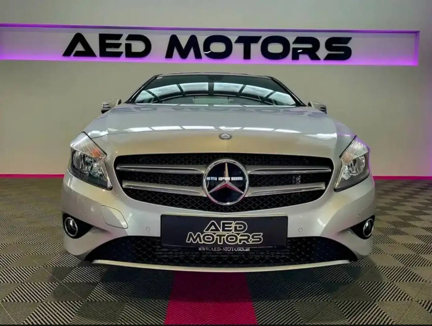 Mercedes-Benz A 180 A 180 BlueEfficiency Silber - 2