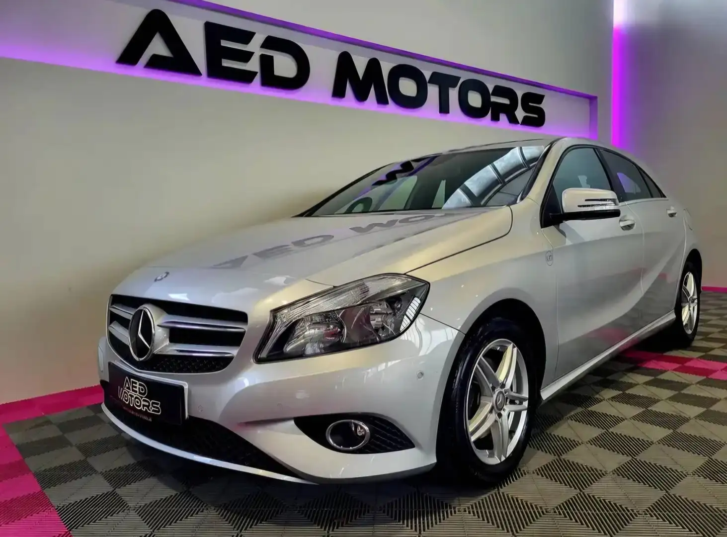 Mercedes-Benz A 180 A 180 BlueEfficiency Silber - 1