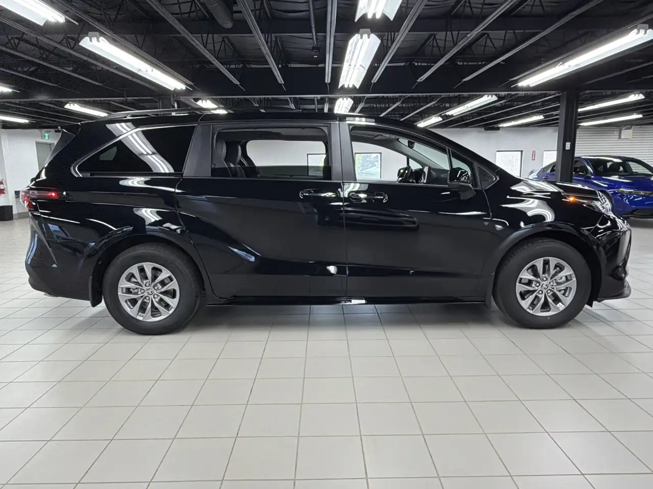 Toyota Sienna снимка Toyota Sienna